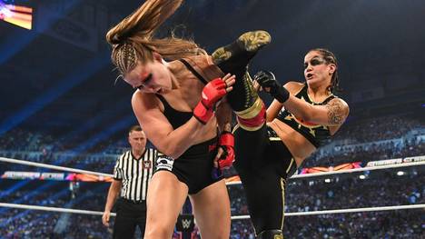 Ronda Rousey (l.) verlor ihr vermöglich letztes WWE-Match gegen Shayna Baszler
