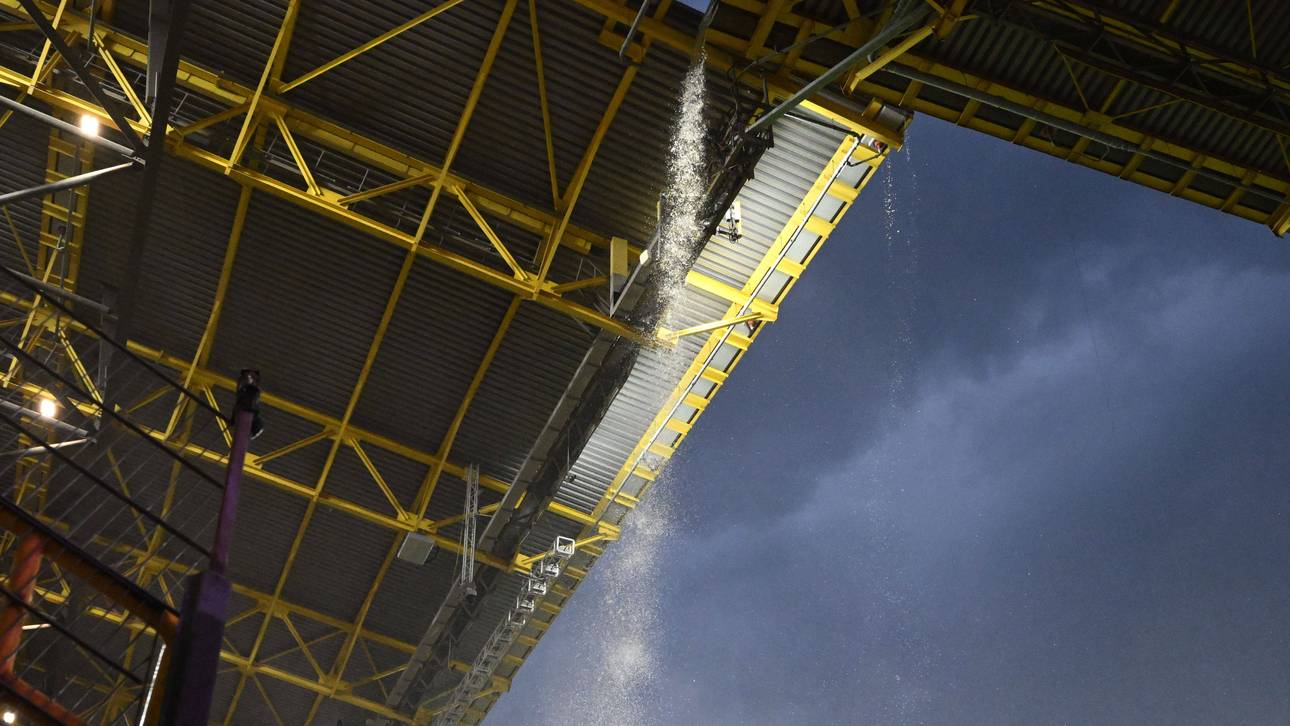 Beim EM-Achtelfinale zwischen Deutschland und Dänemark kletterte ein Mann aufs Dach