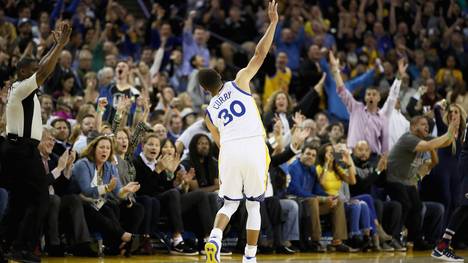 Stephen Curry stellte mit 13 Dreiern einen neuen NBA-Rekord auf