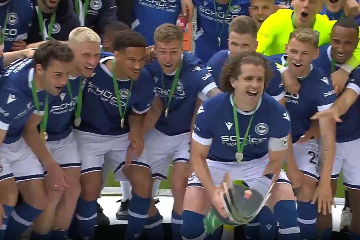 Arminia Bielefeld ist Meister in der dritten Liga und feiert vor heimischer Kulisse. Für die Arminen steht noch das Finale im DFB- und im Landespokal bevor.