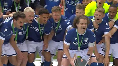 Arminia Bielefeld ist Meister in der dritten Liga und feiert vor heimischer Kulisse. Für die Arminen steht noch das Finale im DFB- und im Landespokal bevor.