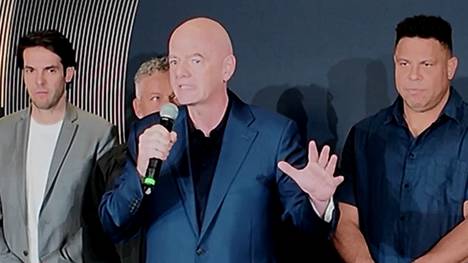 Auf einem Event mit Fußball-Legenden schwärmt FIFA-Präsident Gianni Infantino von der erfolgreichen Klub-WM. Diese sei der erfolgreichste Klub-Wettbewerb aller Zeiten.