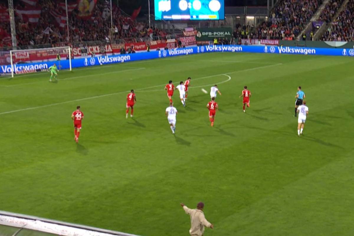 Dieses Wahnsinns-Tor ließ Bayerns Gegner kurz träumen