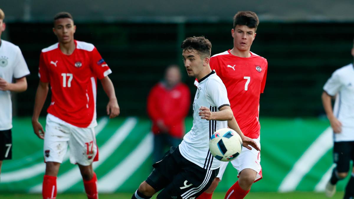 FLAVIUS DANILIUC (FC Bayern, Mittelfeldspieler, rechts im Bild): Zwischen 2011 und 2015 in Reals Jugend, dort aber gemobbt worden. Bayern nahm den 17-jährigen Österreicher auf, er spielt jetzt in der U19