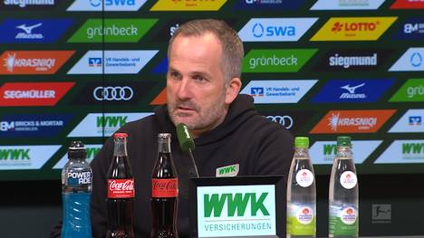 Nach der Niederlage gegen VfB Stuttgart spricht Manuel Baum Klartext. Seine Spieler hätten heute nicht ansatzweise ihr Niveau gezeigt, und er hätte jeden von ihnen auswechseln können.