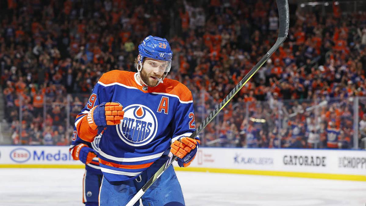 Leon Draisaitl siegt mit Edmonton zum Playoff-Auftakt der NHL gegen die L.A. Kings und jubelt über sein Tor