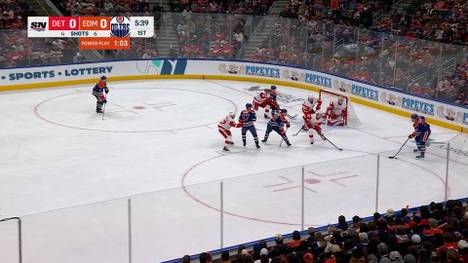 Die Edmonton Oilers feiern einen 4:1-Heimsieg gegen die Detroit Red Wings. Dabei liefert das Star-Trio um Leon Draisaitl eine beeindruckende Show.