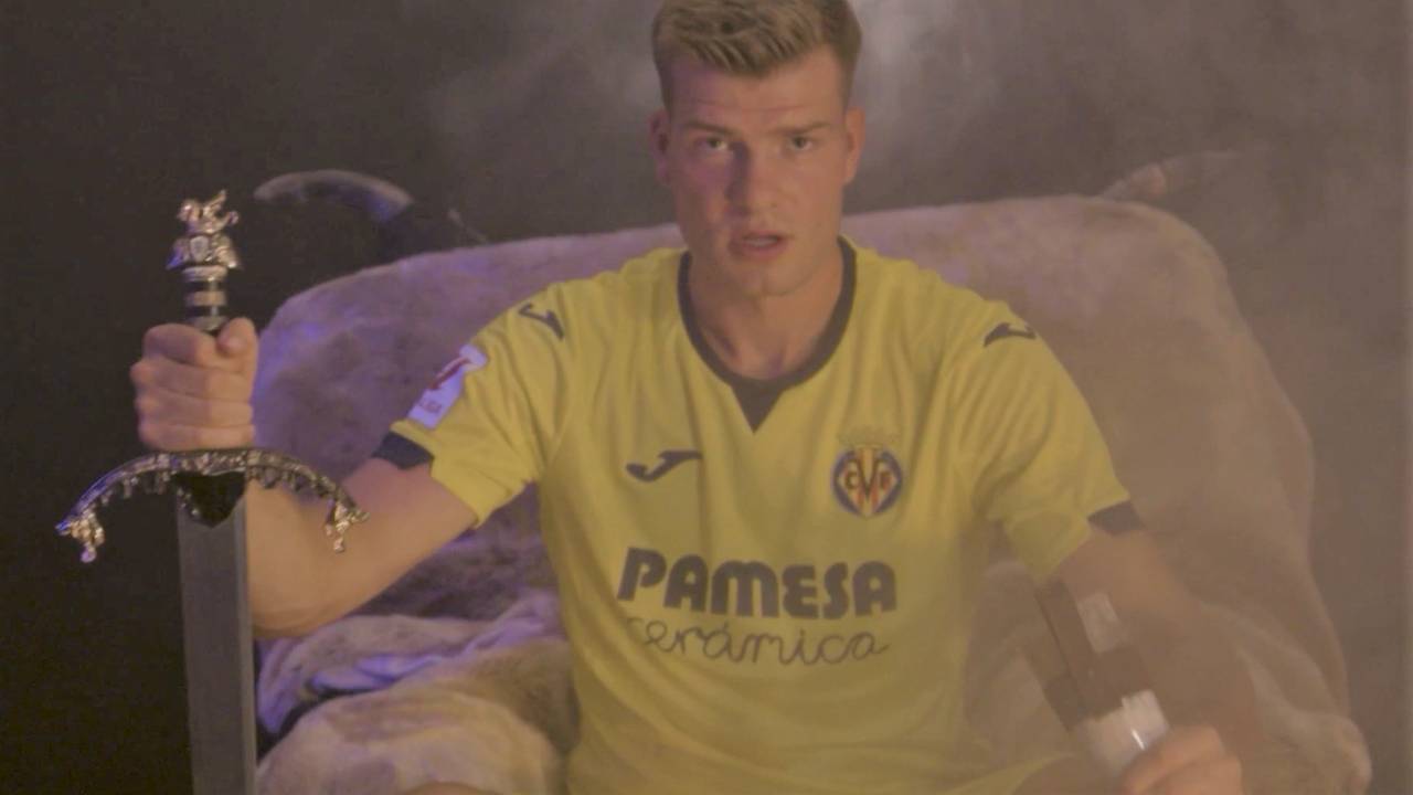 Der FC Villarreal präsentiert Stürmer-Neuzugang Alexander Sørloth als Wikinger