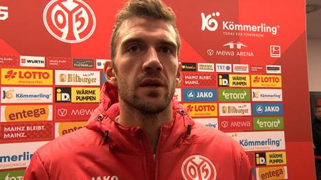Stefan Bell vergibt gegen Bayern eine Großchance zum Ausgleich. Nach dem Spiel hadert der Innenverteidiger mit seinem Fehlschuss. 