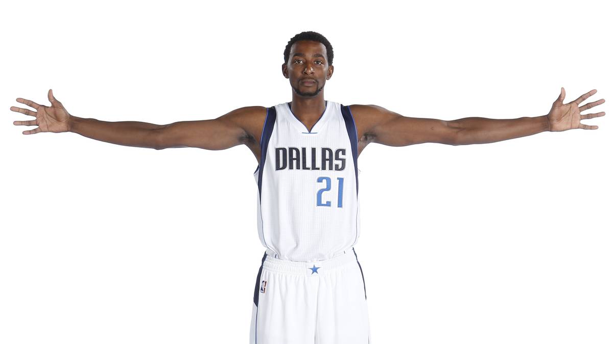 Jeremy Evans (Small/Power Forward) - Vertrag: bis 2017, Gehalt (15/16): 1,1 Millionen Dollar - Ein waschechter Slam-Dunk-Champion verleiht den Mavs etwas mehr Athletik auf dem Flügel. Allerdings hat der 27-Jährige in Utah den Durchbruch zum Rotationsspieler trotz seines Coups beim All-Star Game 2012 nie wirklich geschafft. In 219 Spielen über fünf Jahre markiert er im Schnitt 3,7 Punkte