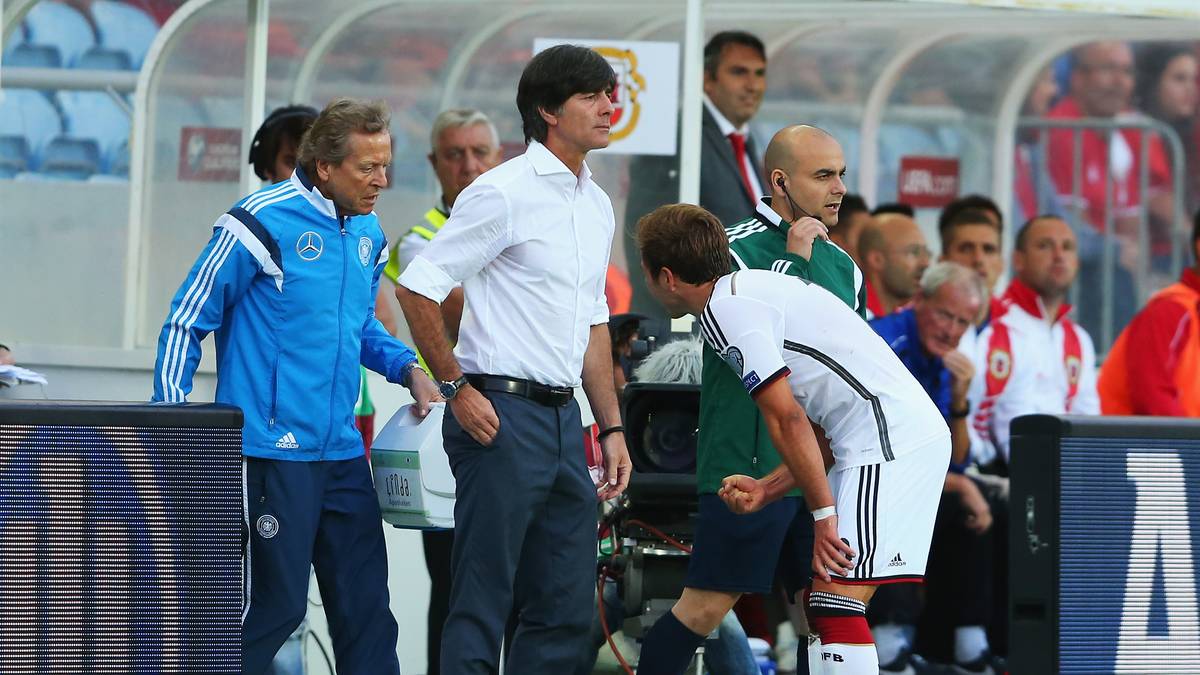 Und Bayern-Kollege Mario Götze muss verletzt raus