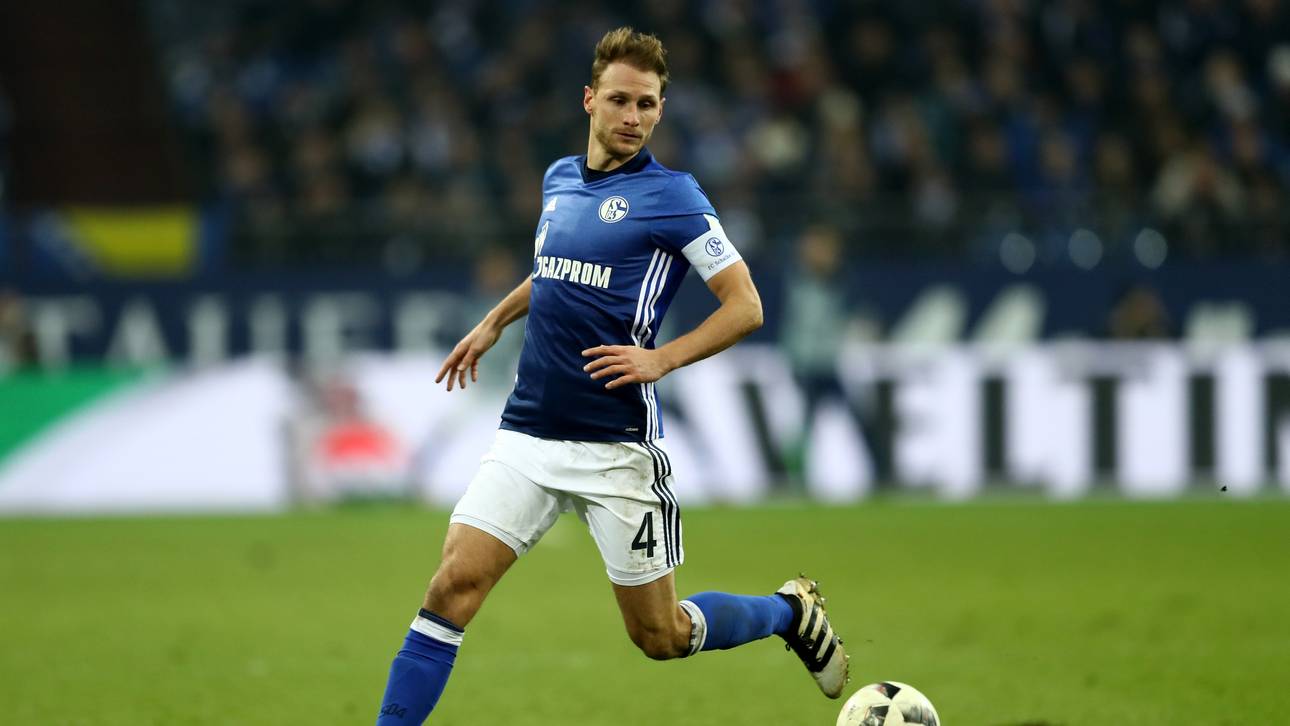 S04-Krise: Höwedes verschiebt OP