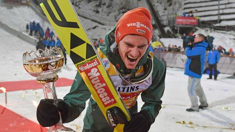 Richard Freitag landet beim ersten Springen der Vierschanzentournee in Oberstdorf auf Rang zwei