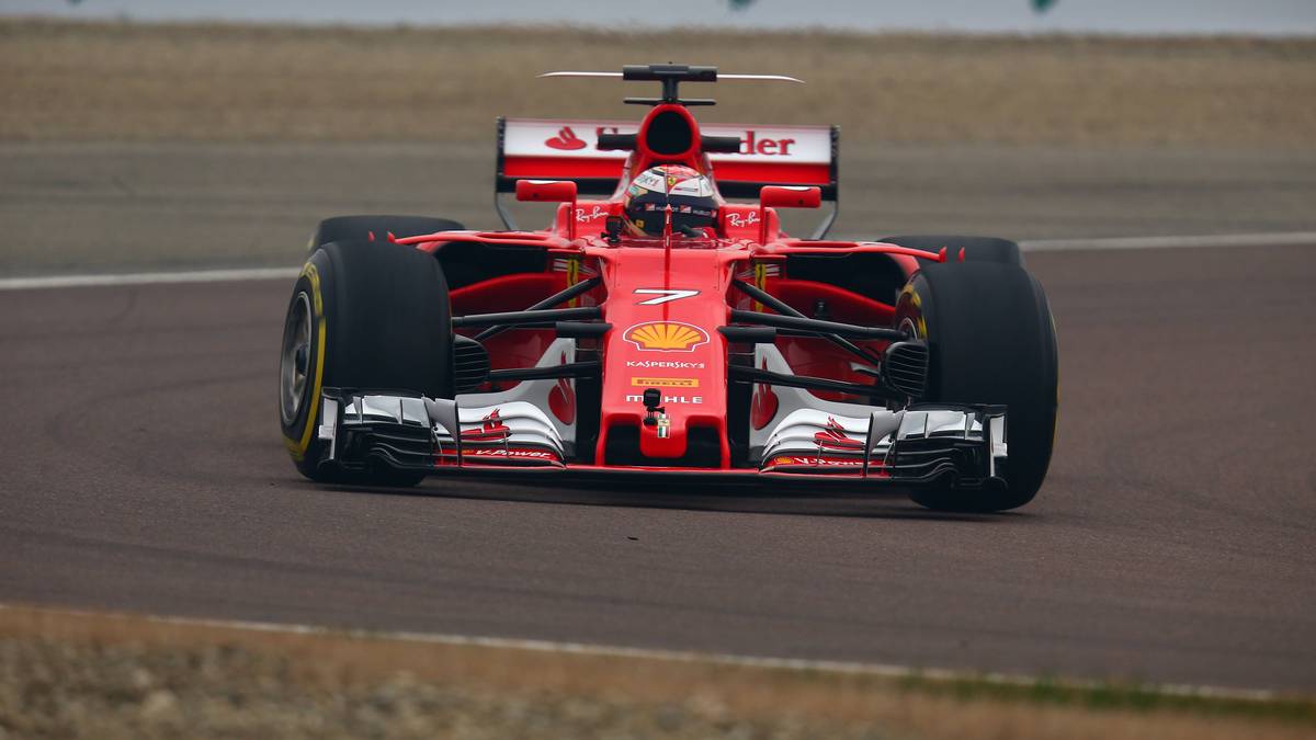 Danach geht der neue Ferrari erstmals auf der privaten Rennstrecke in Fiorano auf die Strecke