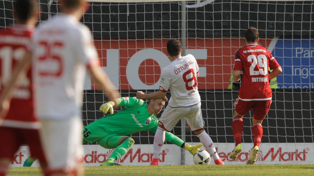 Nach einer äußerst schwachen ersten Halbzeit steigern sich die Mainzer im zweiten Durchgang. Levin Öztunali scheitert mit einem Flachschuss am glänzend reagierenden Hansen