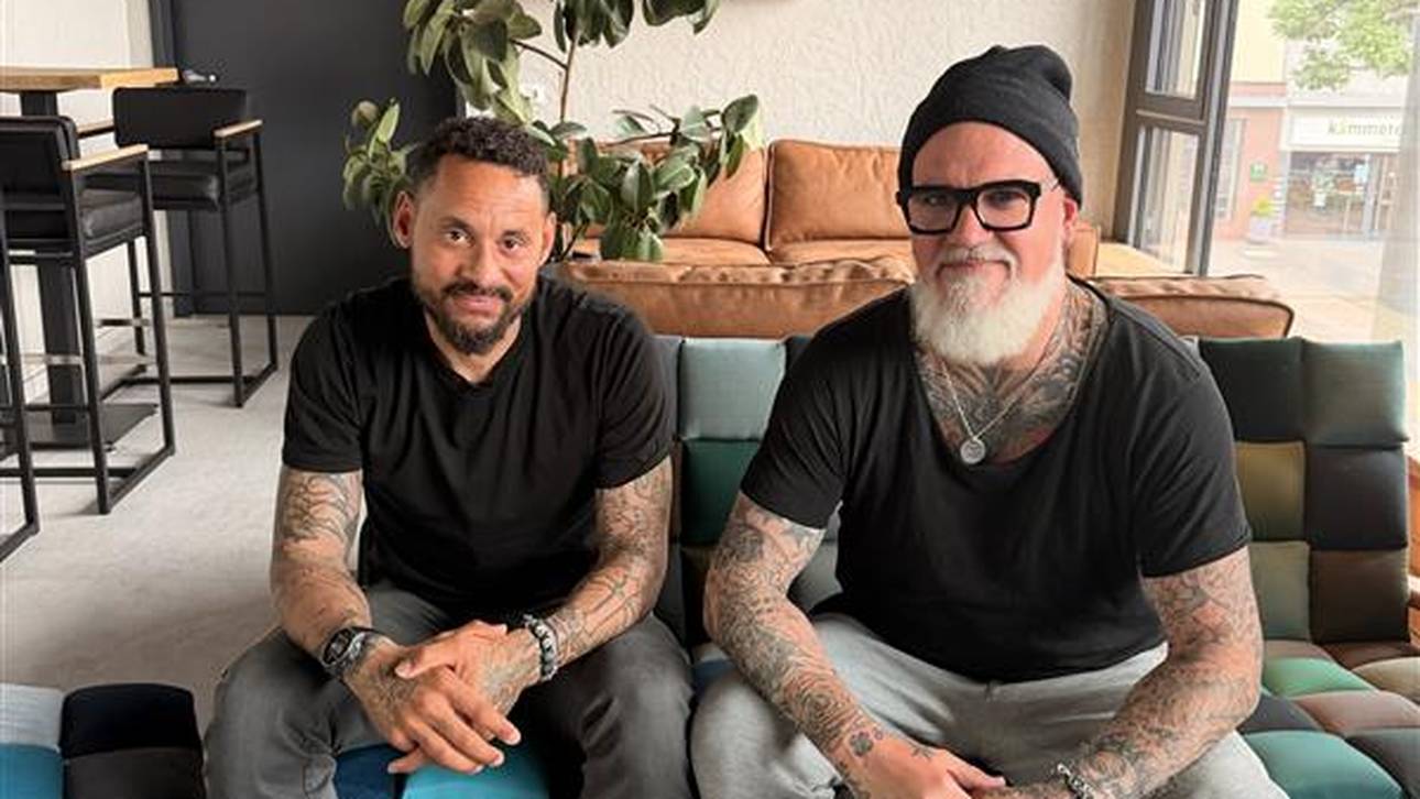 Jermaine Jones (li.) im Interview mit SPORT1-Reporter Reinhard Franke