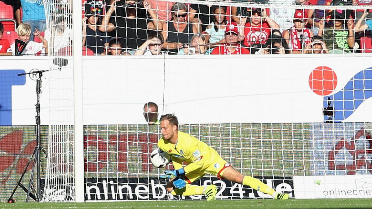 Dann sieht Baumann wieder nicht gut aus, lässt Jhon Cordobas Schuss an seinen Armen vorbei ins Netz flutschen - 3:0 für die Gastgeber