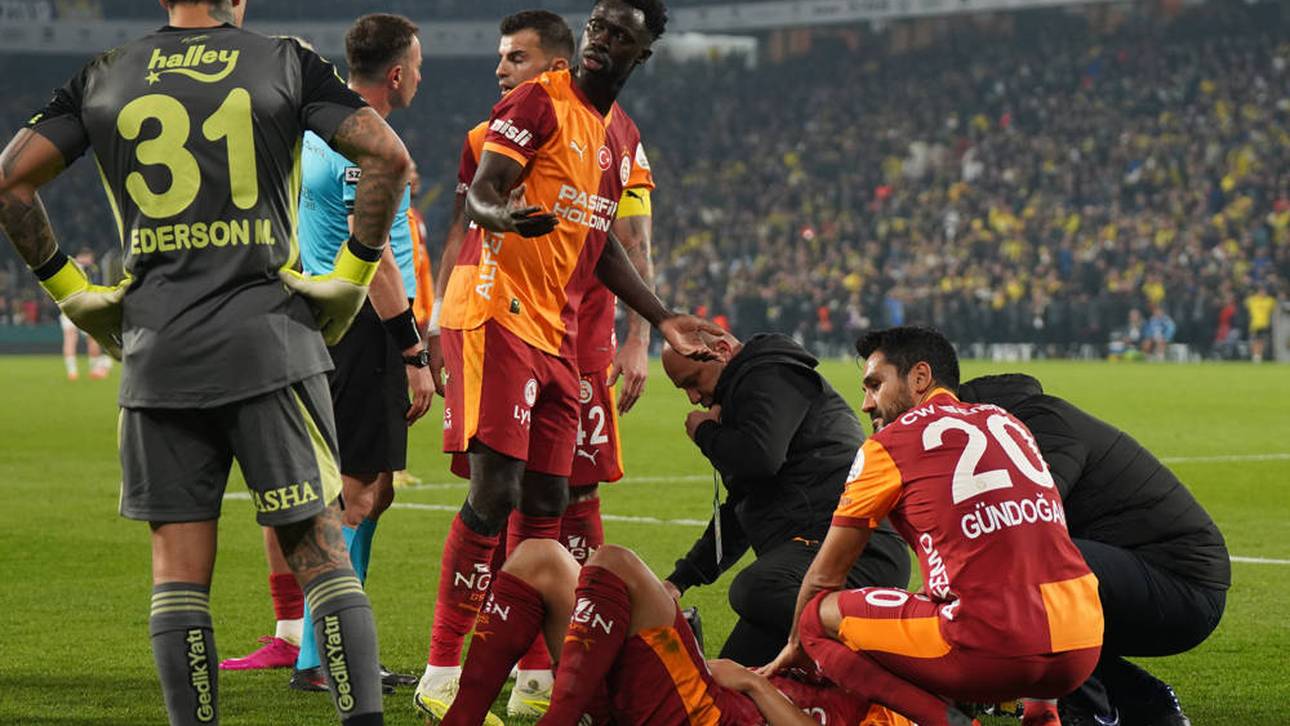 Gala-Verteidiger Kazimcan Karatas wurde im Istanbul-Derby von einem Gegenstand getroffen