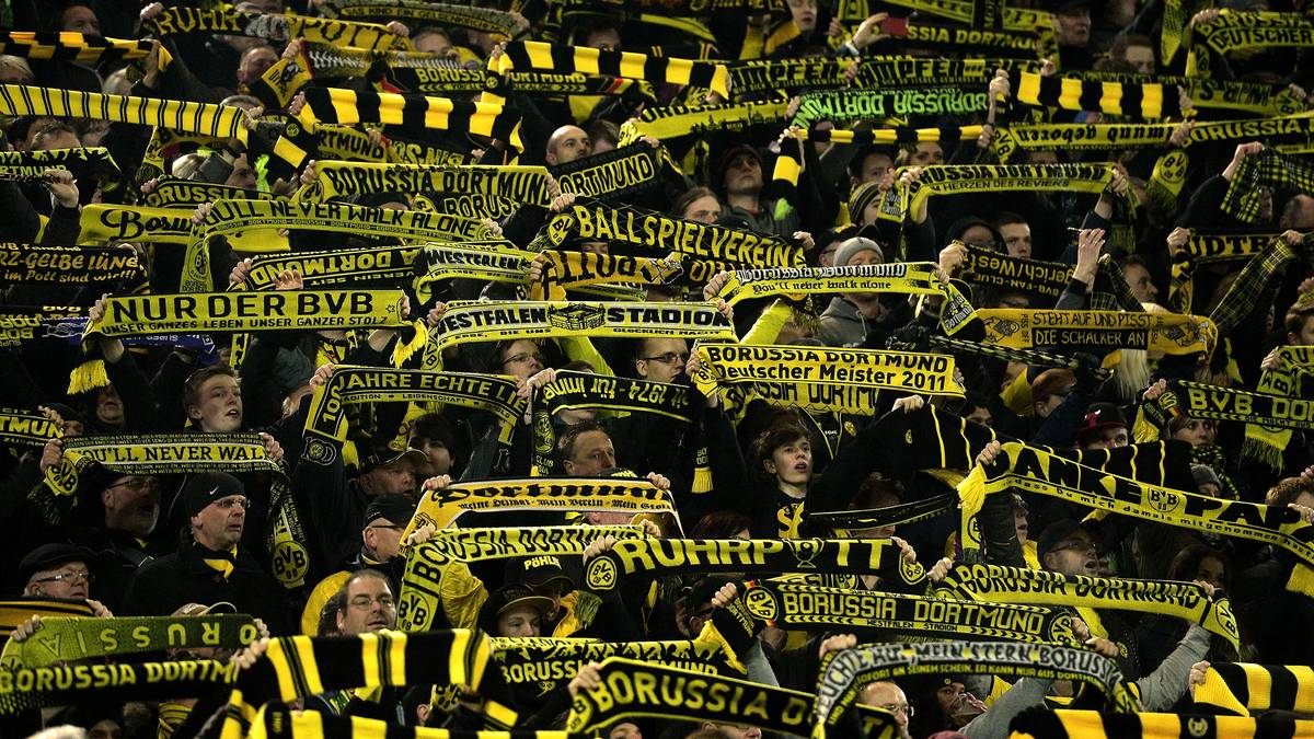 Kurz vor Schluss stimmte dann das ganze Stadion "You'll never walk alone" an. SPORT1 zeigt weitere hochemotionale Fan-Momente