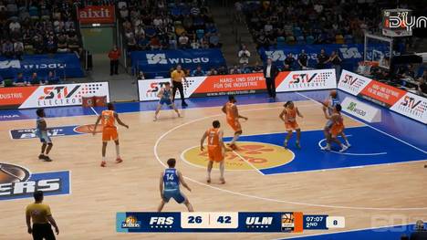 Die Highlights der Partie SKYLINERS Frankfurt - ratiopharm ulm aus der Handball-Bundesliga im Video. 