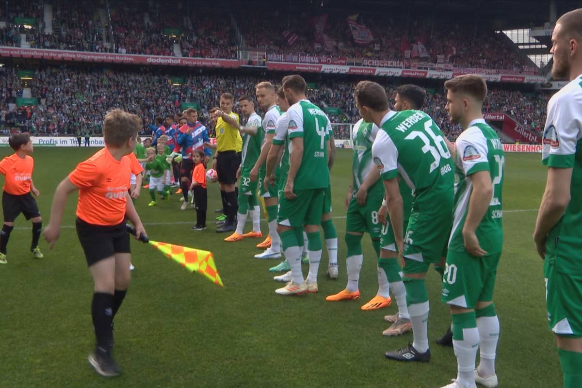 Der FC Bayern hat Werder Bremen die vorzeitige Klassenerhalt-Party versaut und die Grün-Weißen knapp geschlagen. Im Titelduell mit dem BVB macht der Rekordmeister damit seine Hausaufgaben.