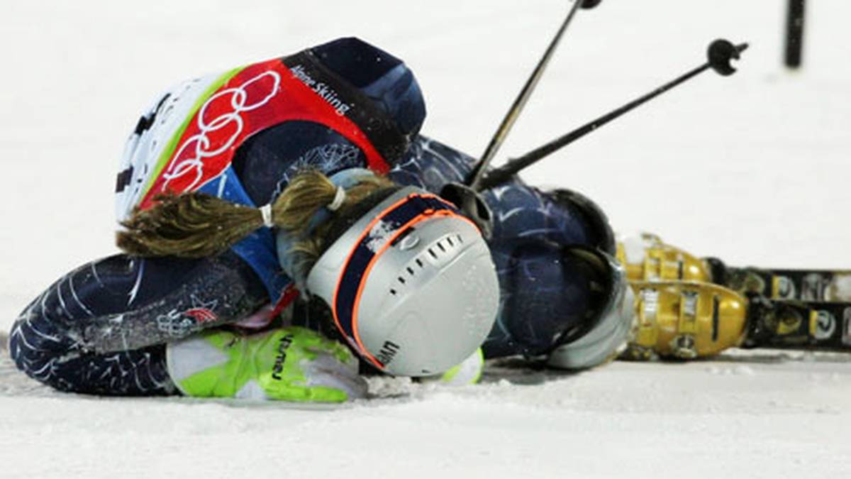Bei den Olympischen Spielen 2006 in Turin stürzt Vonn spektakulär. Trotz heftiger Prellungen und starker Schmerzen nimmt sie an den olympischen Rennen teil und erreicht Platz sieben im Super-G bzw. acht in der Abfahrt