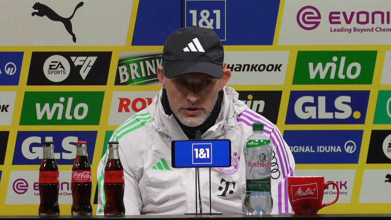 Bayern-Boss klopft sich auf Schulter