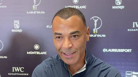 Im Rahmen der Laureus Awards in Madrid lobt die brasilianische Legende Cafu den Spielstil von Bayern München. Zudem verrät der Weltmeister, auf welcher Position er Joshua Kimmich aufstellen würde.