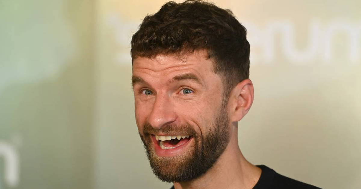 Thomas Müller teases Esther Sedlaczek: | 