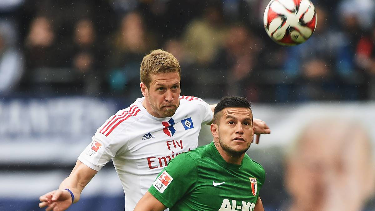 Aber in der 29. Minute verkürzt Augsburgs Raul Bobadilla (r.) zum 2:1