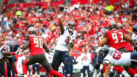 TAMPA, FL - DECEMBER 21: Deshaun Watson #4 of the Houston Texans passes the ball during the first half against the Tampa Bay Buccaneers on December 21, 2019 at Raymond James Stadium in Tampa, Florida. (Photo by Will Vragovic/Getty Images)