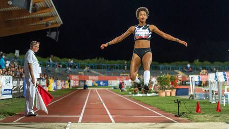 Mit der Jahres-Weltbestleistung von 7,03 m hat Weltmeisterin Malaika Mihambo beim Leichtathletik-Meeting in Dessau den Weitsprung-Wettbewerb der Frauen gewonnen