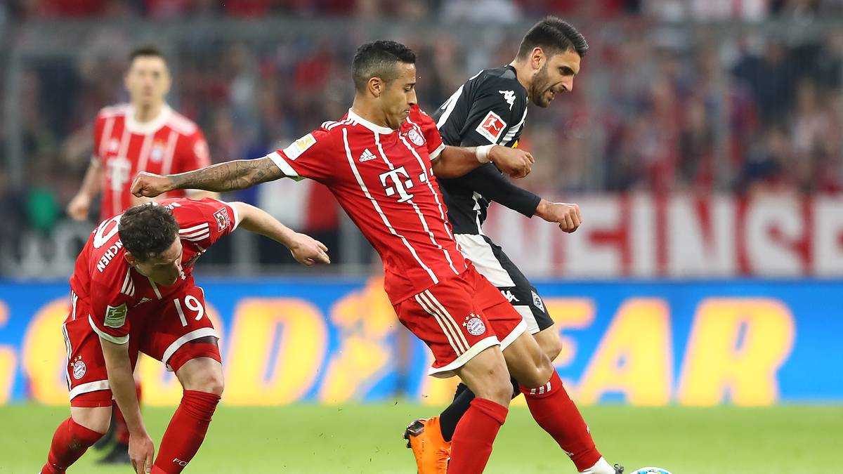 Nach der Pause spielt nur noch ein Team. Thiago per Abstauber und David Alaba mit einem satten Rechtsschuss erhöhen auf 4:1