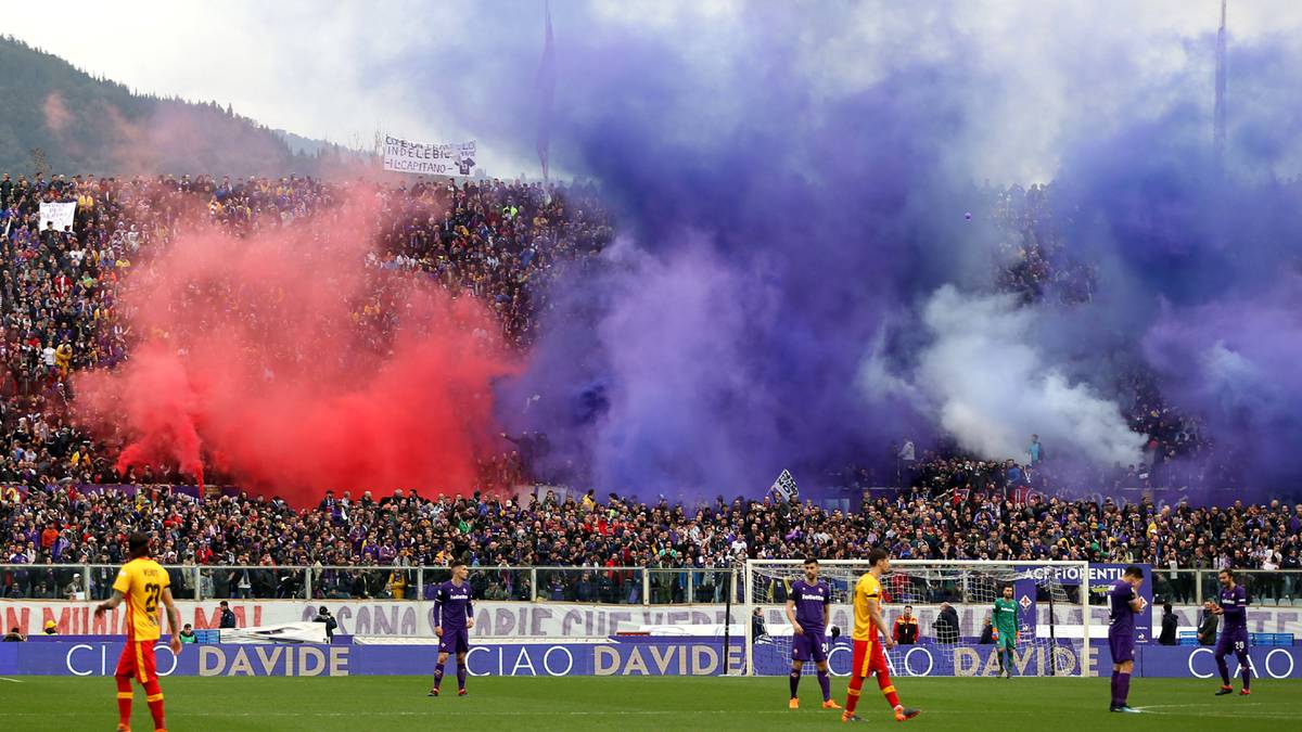 Mit einer eindrucksvollen Hommage an seinen eine Woche zuvor verstorbenen Kapitän Davide Astori ist der AC Florenz wieder in den Alltag der italienischen Fußball-Meisterschaft zurückgekehrt