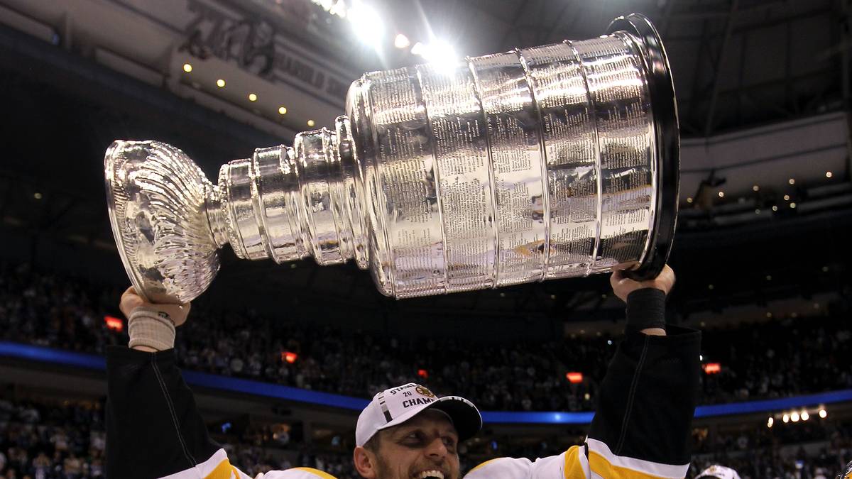 DENNIS SEIDENBERG: Der Schwenninger triumphierte 2011 im deutschen Finale gegen Christian Ehrhoff. Im siebten Spiel setzten sich die Boston Bruins mit 4:0 bei den Vancouver Canucks durch, Verteidiger Seidenberg bereitete in der entscheidenden Partie zwei Tore vor