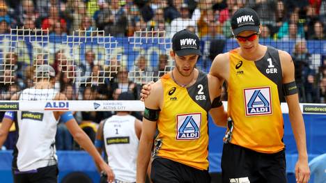 Das deutsche Duo Clemens Wickler (l.) und Julius Thole gewannen bei der Beachvolleyball-WM 2019 Silber