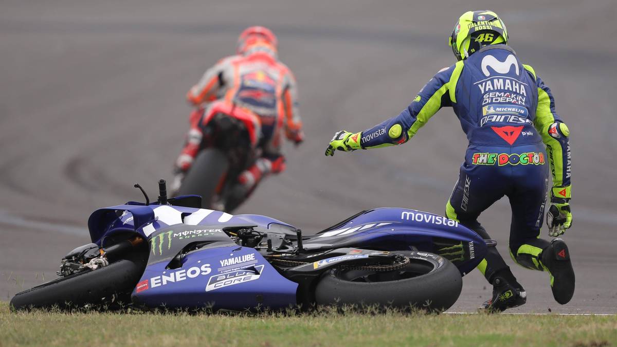 "Es macht keinen Spaß, mit ihm zu kämpfen. Er spielt ein schmutziges Spiel", beschwert sich Rossi nach dem Argentinien-GP: "Als ich auf der Anzeigetafel gesehen habe, dass er näher kommt, bekam ich Angst. Du hoffst einfach nur, dass du nicht stürzt."