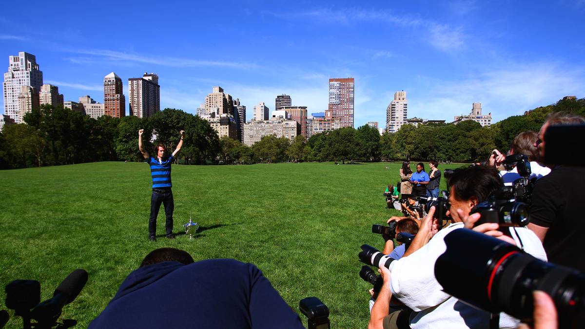 Mit Olympia-Gold ist der Bann gebrochen. Bei den US Open 2012 bezwingt Murray den Serben Novak Djokovic nach fünf Sätzen. Es ist der erste Grand Slam-Titel für den Briten. Mit 4:54 Stunden egalisieren die Finalisten den Rekord für das längste Herren-Endspiel bei den US Open aus dem Finale 1988