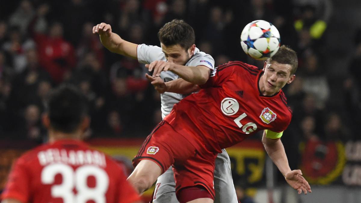 Nach nur zwei Tagen Training nach einer Meniskusquetschung von Anfang an dabei, weil unverzichtbar als Balleroberer. Der Kapitän füllte die Aufgabe im defensiven Mittelfeld auch aus wie gewünscht. Völlig ausgepumpt machte er in der 68. Minute Platz für Simon Rolfes. SPORT1-Note: 3