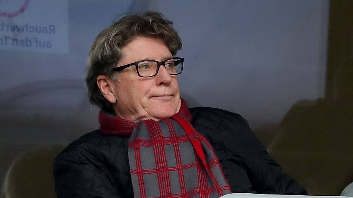 Warf 1987 mit seinem Buch "Anpfiff“ das Thema Doping im Fußball auf, musste daraufhin den 1.FC Köln und die DFB-Auswahl verlassen. "Toni Schumacher bleibt unvergessen", sagt Hildebrand. "Er war immer sehr konsequent, ist auch immer mal angeeckt und hat sein Ding durchgezogen. Ein herausragender Torwart"