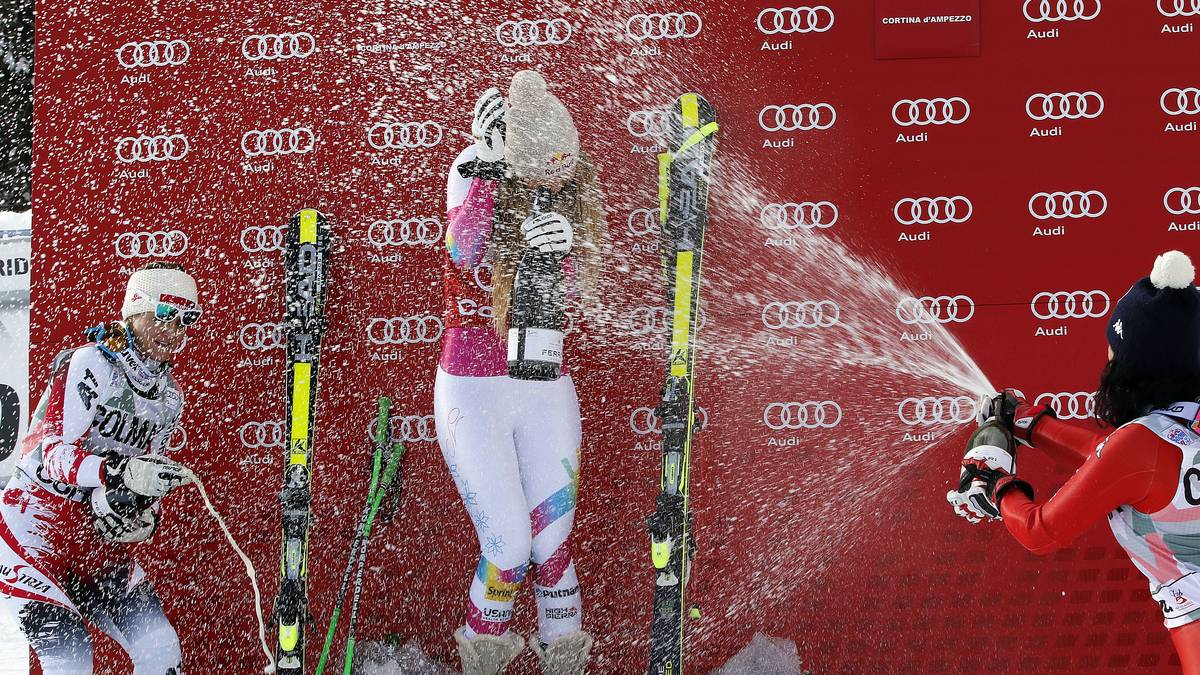 Aber auch die Drittplatzierte Daniela Merighetti steigt ein und verpasst der US-Amerikanerin erst mal eine Champagnerdusche. Eine solche Karriere war vor fast zwei Jahrzehnten kaum abzusehen