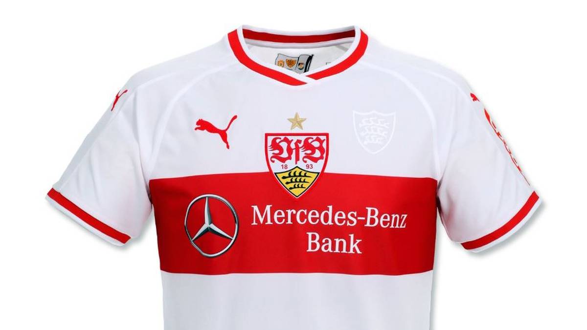 VFB STUTTGART: Das Shirt des VfB Stuttgart ist weiß mit roten Details an Ärmeln und Kragen. Markant ist der klassische rote Brustring, auf dem diesmal mittig das Vereinslogo angebracht ist - die Traditionalisten unter den Fans wird es freuen
