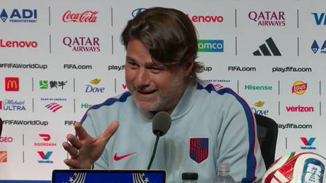 Mauricio Pochettino beginnt seine WM-Pressekonferenz mit einer Entschuldigung. Nach seiner emotionalen Reaktion auf die Niederlage gegen die Türkei räumt der US-Coach eigenes Fehlverhalten ein.