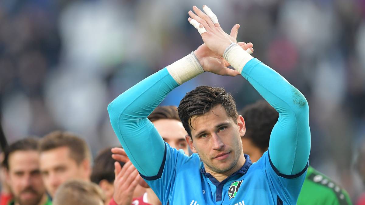 Philipp Tschauner sichert sich die Weisse Weste der Spielzeit 2016/17. Ganze 16 Mal hielt er seinen Kasten sauber und trug dadaurch maßgeblich zum Aufstieg der Hannoveraner bei. SPORT1 präsentiert die Weisse Weste der 2. Bundesliga 2016/17