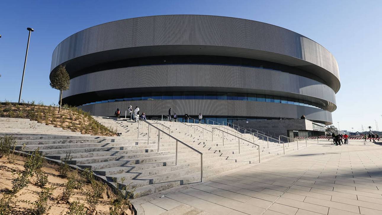 Die neue Santagiulia Ice Hockey Arena in Mailand