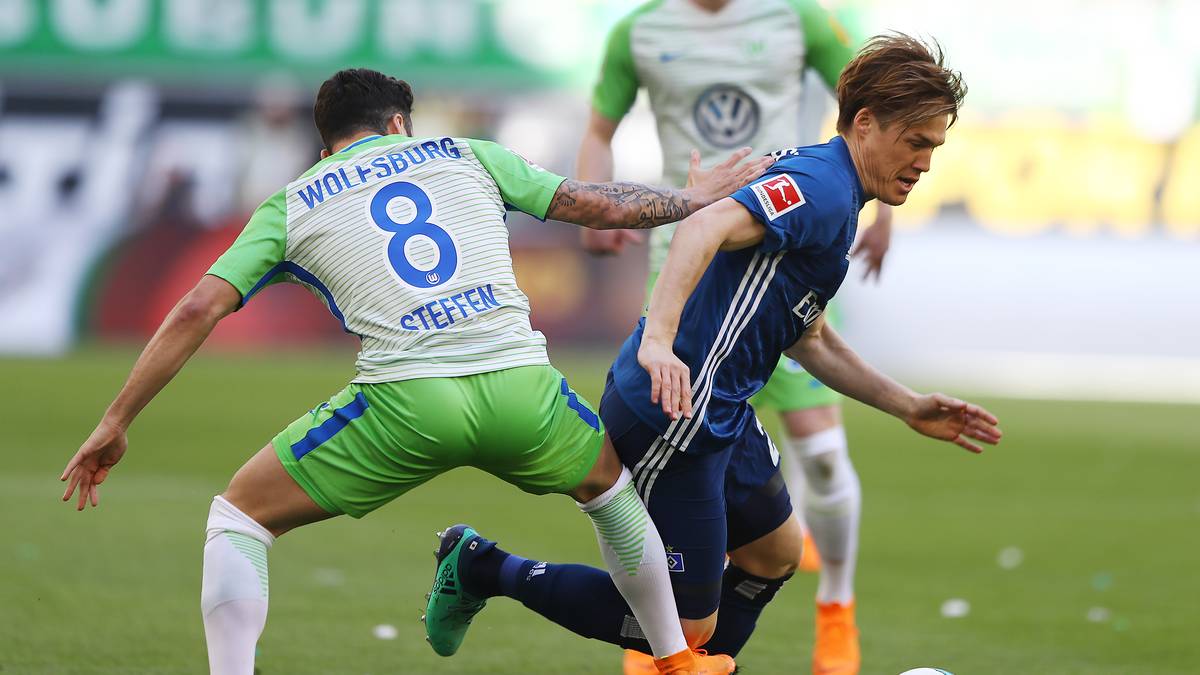 Auch Kapitän GOTOKU SAKAI (r.) will beim HSV bleiben und Verantwortung übernehmen: "Ich habe für mich entschieden, dass ich meinen Vertrag verlängere und mit dem HSV in die Zweite Liga gehe.“ Jetzt muss der Verein eine Entscheidung darüber treffen
