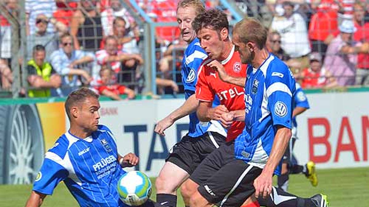 Für einen weiteren Paukenschlag sorgt der SC Wiedenbrück. Mit großem Kampf ringt der Regionalligist in der ersten Runde Fortuna Düsseldorf nieder