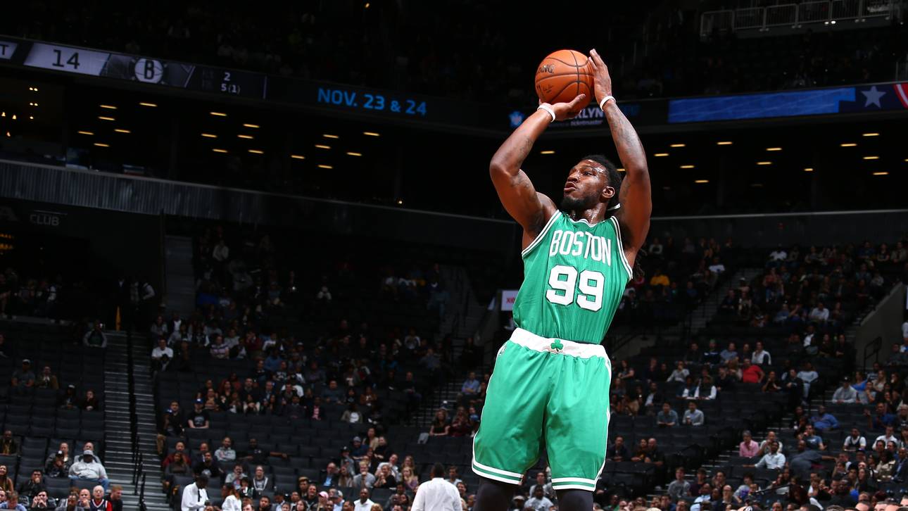 Crowder trifft irren Weit-Wurf