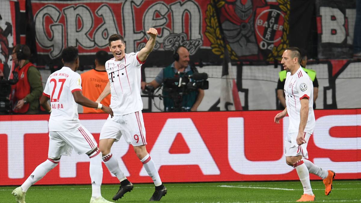 ROBERT LEWANDOWSKI: Fälschte Martinez' Schuss zum 1:0 noch leicht ab und verwandelte wenig später eiskalt zum 2:0. Hing danach etwas in der Luft und kam kaum noch zu Chancen, schuf aber immer wieder Lücken für Müller und Co. - SPORT1-Note: 2,5