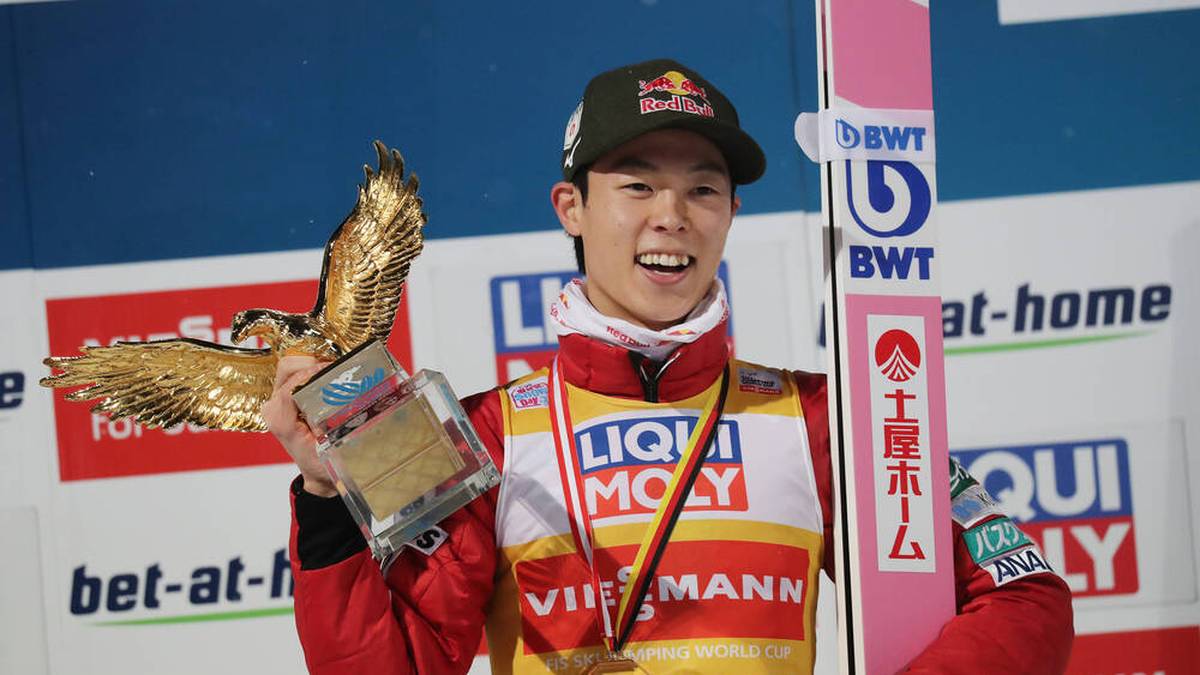 Nach dem polnischen Double von Dawid Kubacki (2019/20) und Kamil Stoch (2020/21) wäre der Japaner fast zu einem erneuten Eintrag in die Geschichtsbücher gesprungen. Bei seinem zweiten Triumph endete seine Siegesserie erst im letzten Springen in Bischofshofen. Dem knappen Verpassen seines zweiten Grand Slams bei der Vierschanzentournee tat die Freude über den Erfolg keinen Abbruch.